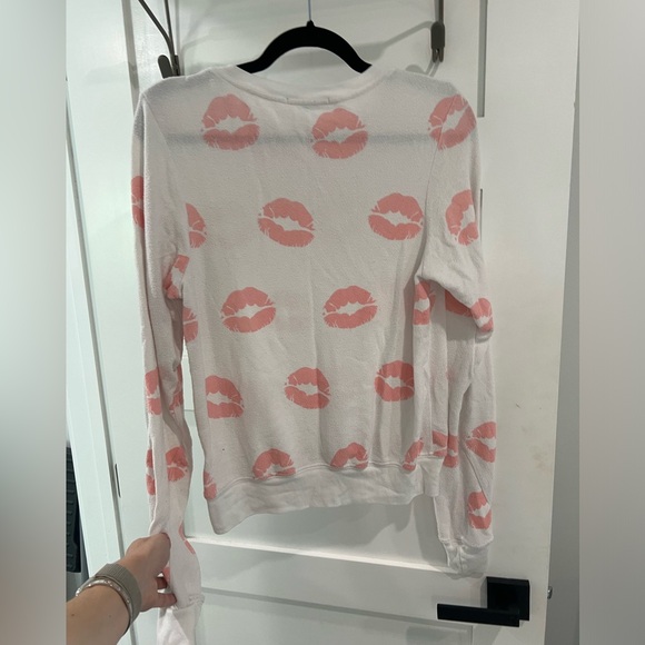 Wild fox lips sweater - Picture 2 of 3